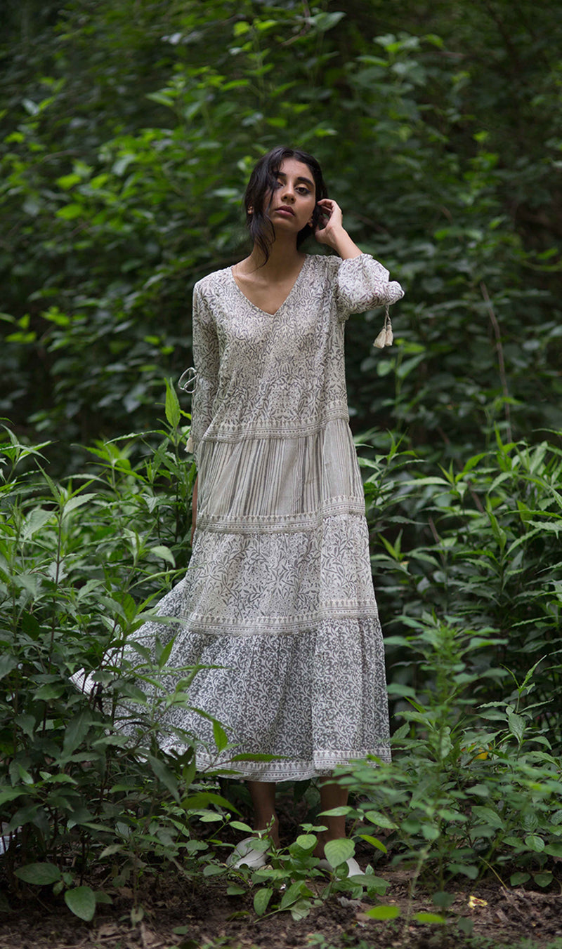 Carnation Tier Dress - shopraiman